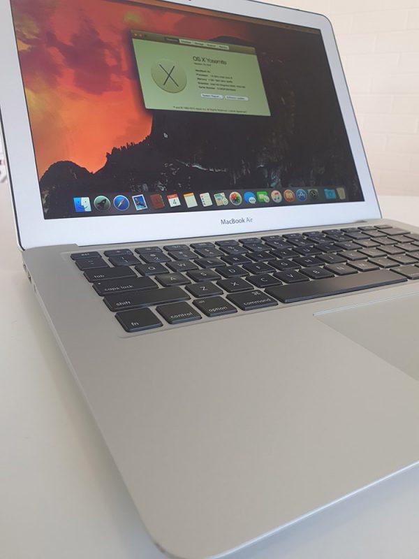 Refurbished Apple MacBook Air 13" 2015 front closeup