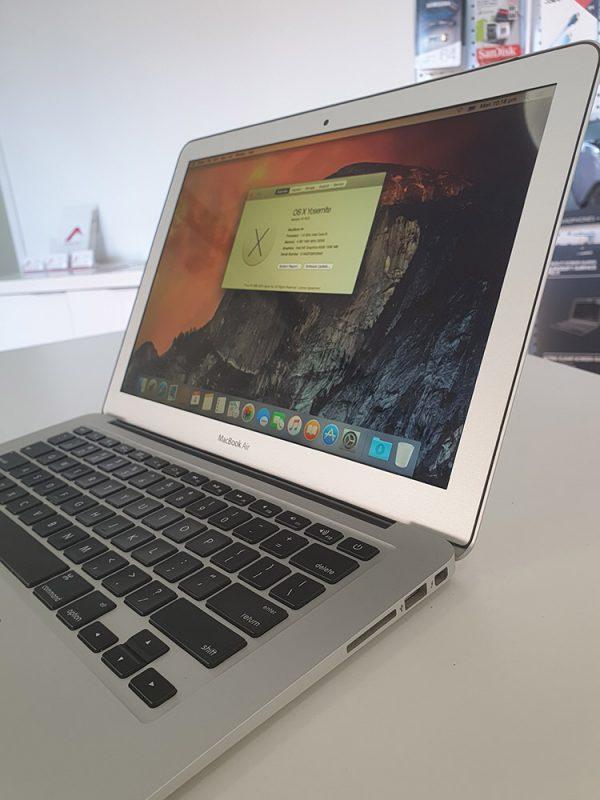 Refurbished Apple MacBook Air 13" 2015 front side