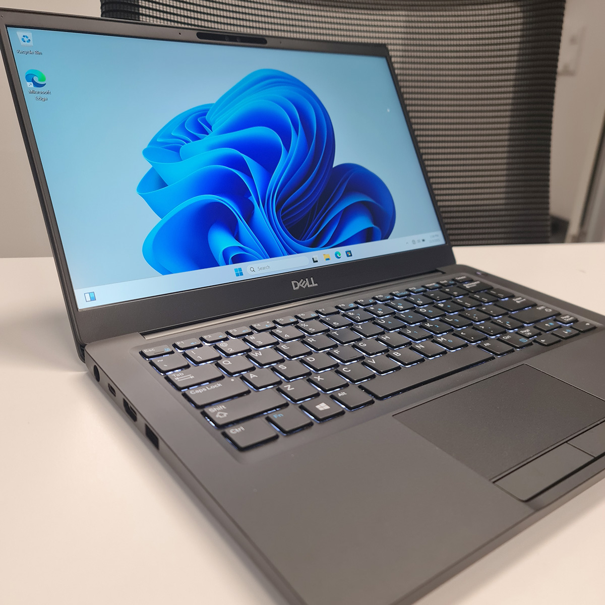 Dell Latitude 7390 - Image 2