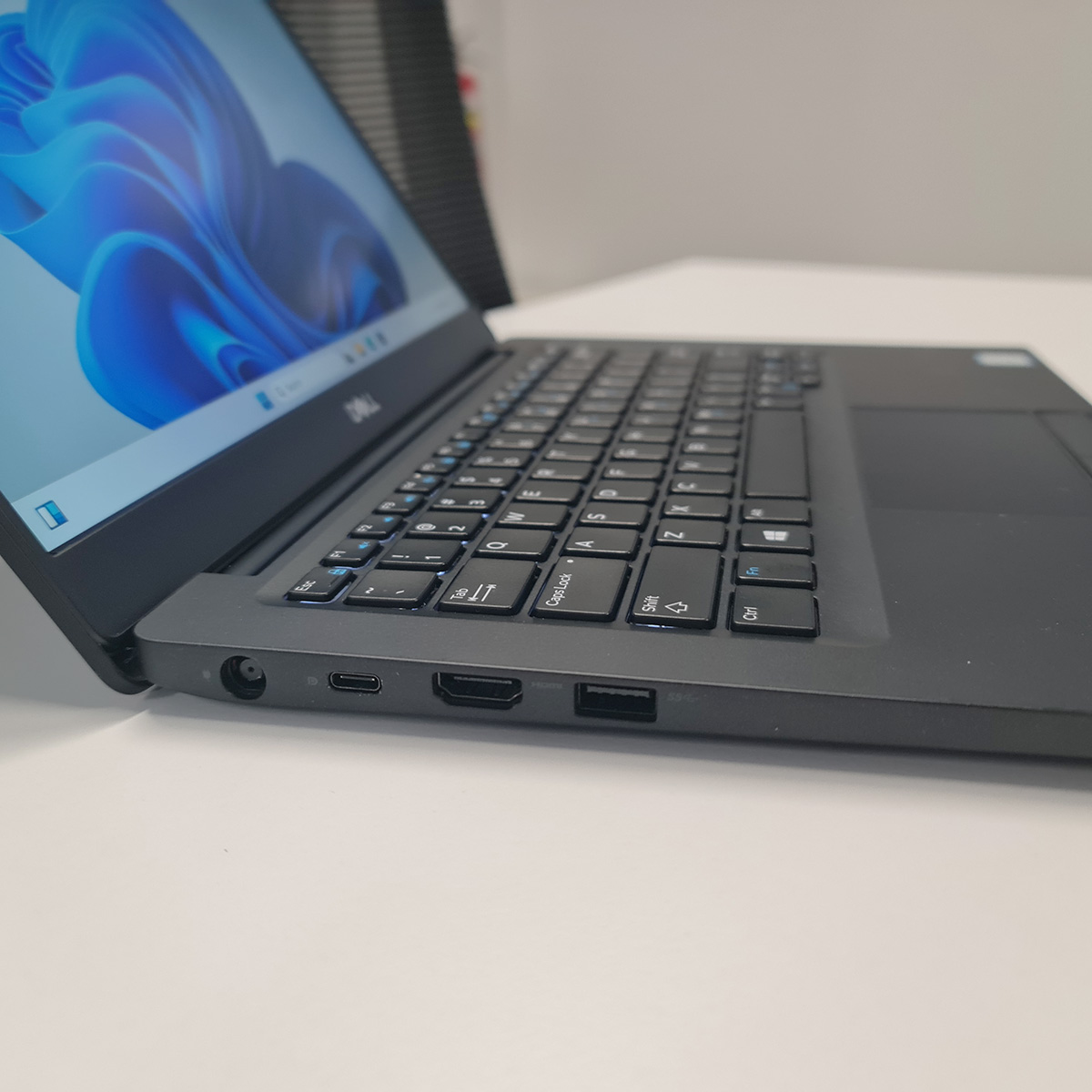Dell Latitude 7390 - Image 4