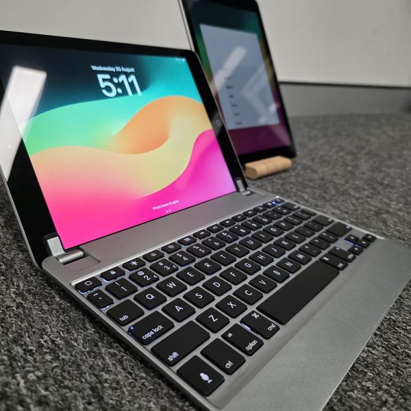 Apple iPad 6th Generation 9.7" WiFi - Image 6