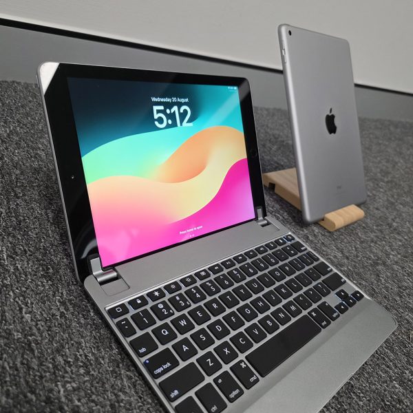 Apple iPad 6th Generation 9.7" WiFi - Image 9