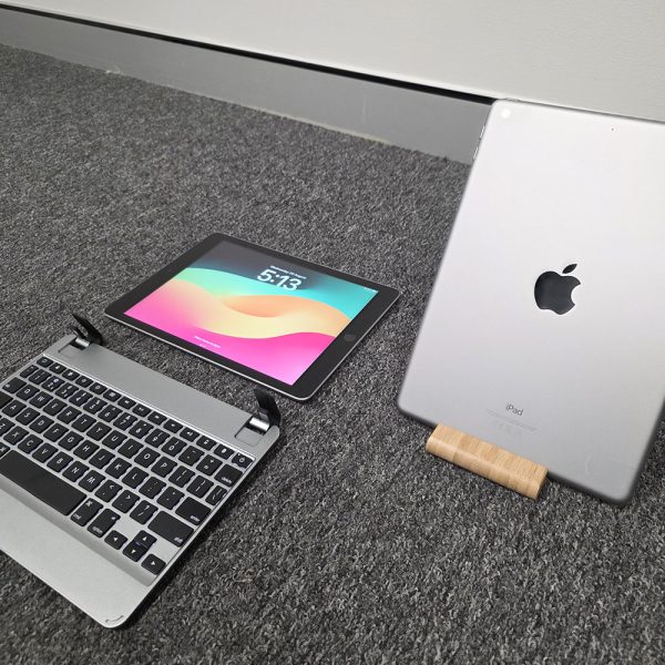 Apple iPad 6th Generation 9.7" WiFi - Image 8